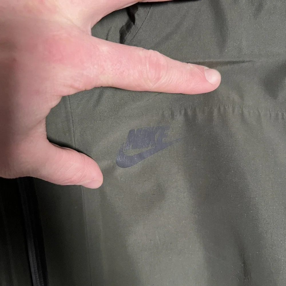Nike Jacket Womens Small Green Hooded Rain Running Zip‎ Windbreaker 883490-355